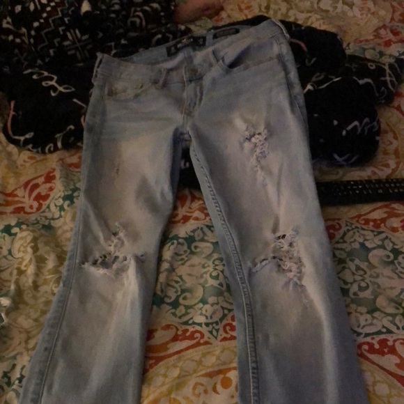 Hollister Jeans - Picture 1 of 3